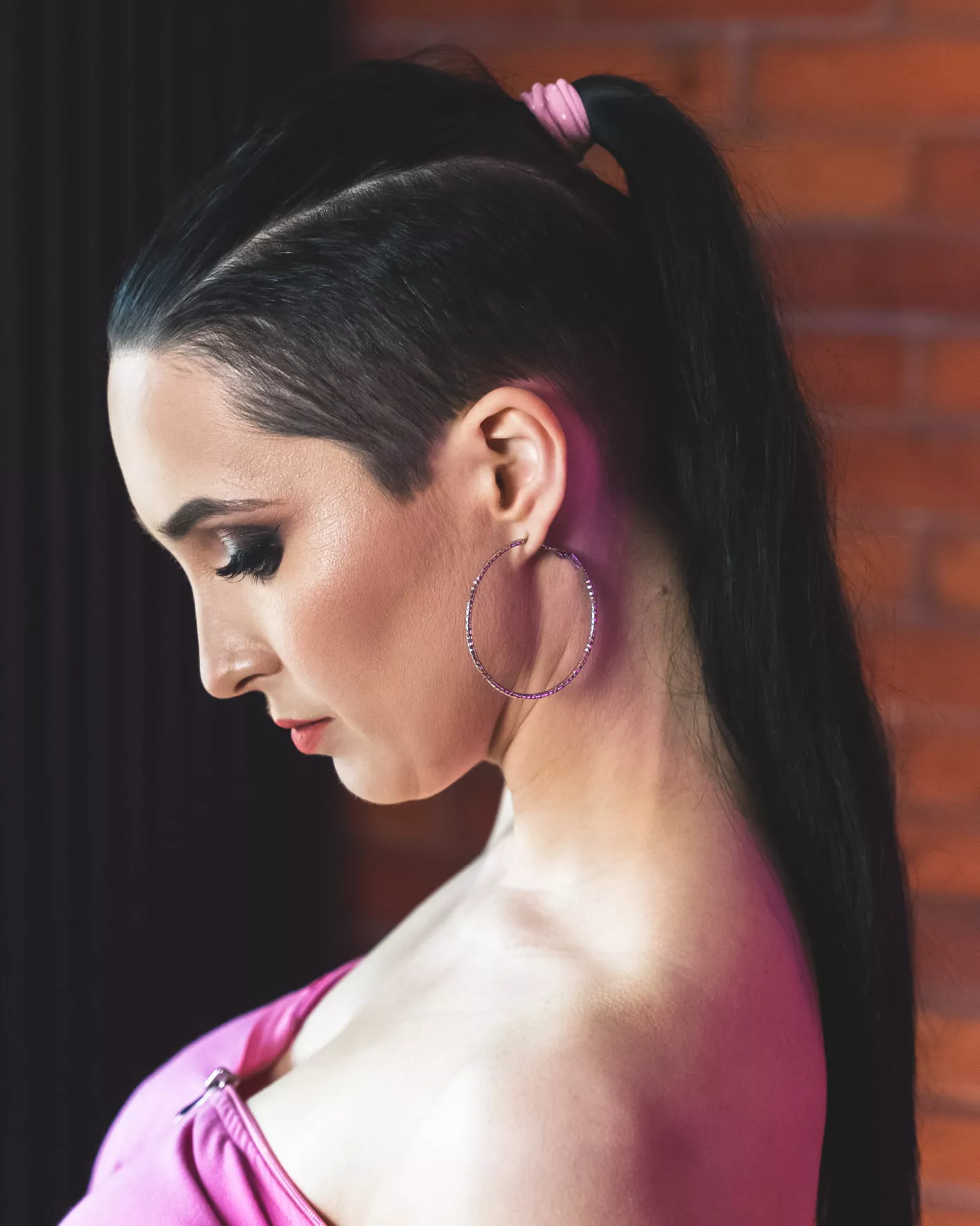 Emila (Daj to Głośniej) pokazała się przed obiektywem bez stanika! Fani w szoku - Rozpięta bluza odsłoniła  biust gwiazdy disco polo!